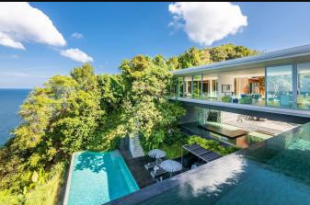 Villa in Phuket overlooking the ocean